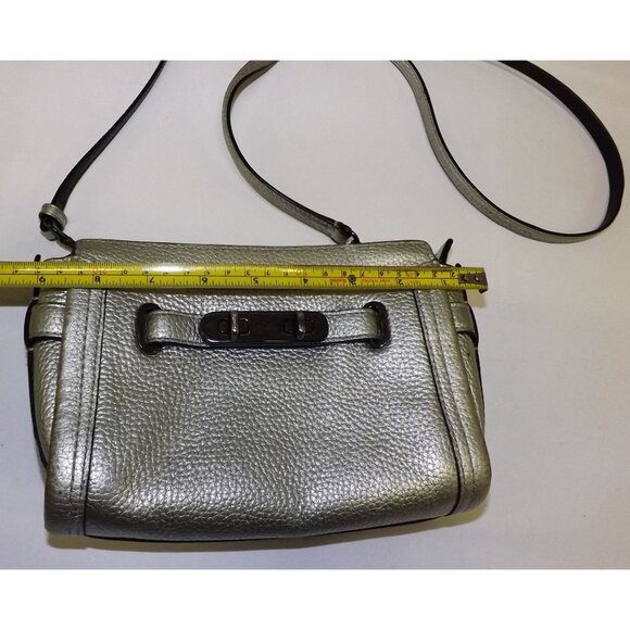 Coach Metallic Swagger Clutch Crossbody Bag Silver Secure Turnlock Closure - Picture 3 of 15